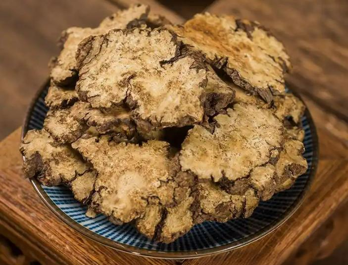 ~?E芎(e胸美女图片)-九游体育